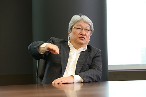 鈴木洋CEOは3月1日付で退任する。2000年6月にトップに就任、在任期間は21年を超える（写真＝陶山 勉）