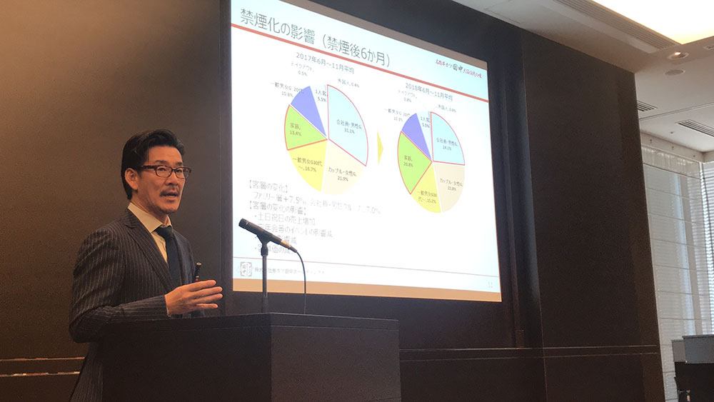 2018年11月期決算を発表する串カツ田中ホールディングスの貫啓二社長