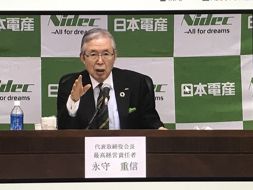 「省エネ・高効率モーター市場は長期的に拡大する」と語った日本電産の永守重信会長CEO。写真は25日のオンライン会見の様子