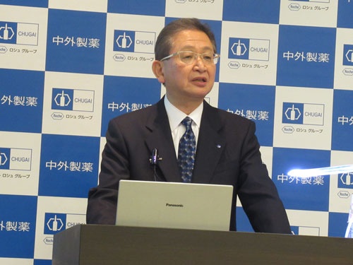 1月30日、19年12月期連結業績を説明する中外製薬の小坂達朗社長CEO