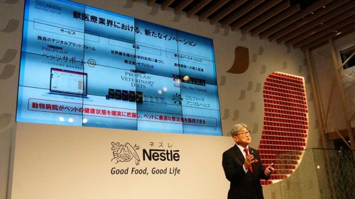 ネスレ日本の高岡浩三社長兼CEO(最高経営責任者)は、「ペット業界でもデジタルイノベーションを起こす」と語る