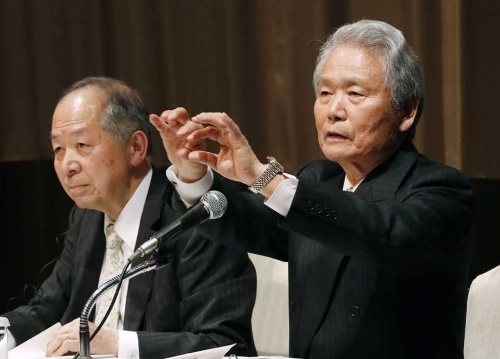 日産が設置したガバナンス改善特別委員会の榊原定征(右)、西岡清一郎両共同委員長(27日夜、横浜市内、写真:共同通信)