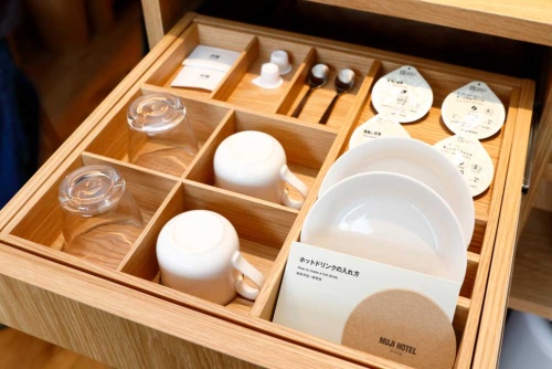 お茶やお皿などアメニティの大半が無印の商品