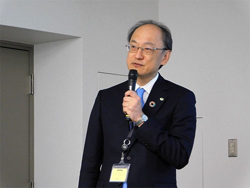 日立製作所執行役常務CTO兼研究開発グループ長の鈴木教洋氏は「協創の森ではプロトタイプをすぐに作り、それを見ながら打ち合わせができる」と話す。
