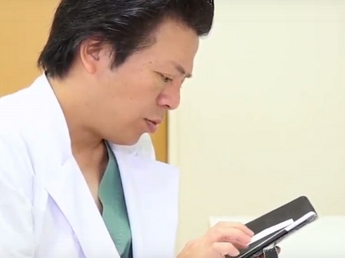 アンターのサービスを使えば、医師同士がアプリ上で意見交換ができる