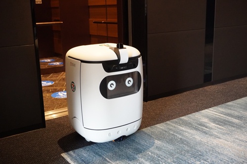 自走式ロボットを使うセブンイレブンのデリバリーサービス