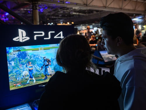 プレイステーション4の累計販売台数は今年度中に1億台に達する見込み