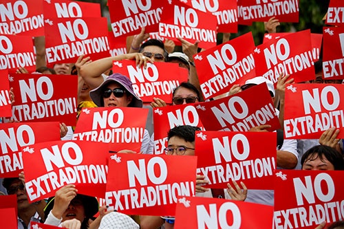 「逃亡犯条例」に抗議して行われた香港の大規模デモ（AP/アフロ）