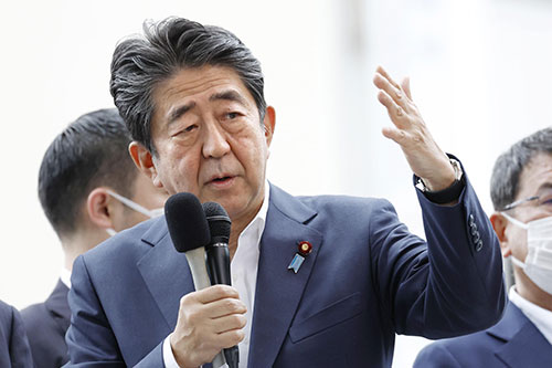 安倍元首相が死去、街頭演説中に銃撃：日経ビジネス電子版