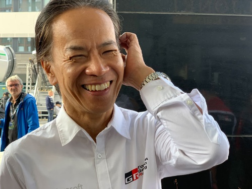 トヨタ自動車の友山茂樹副社長はWRCラリー・フィンランド3連勝を果たし、笑顔を見せた