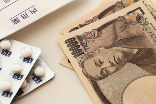 医療の話とお金の話は、もはや切り分けられなくなった(写真:PIXTA)
