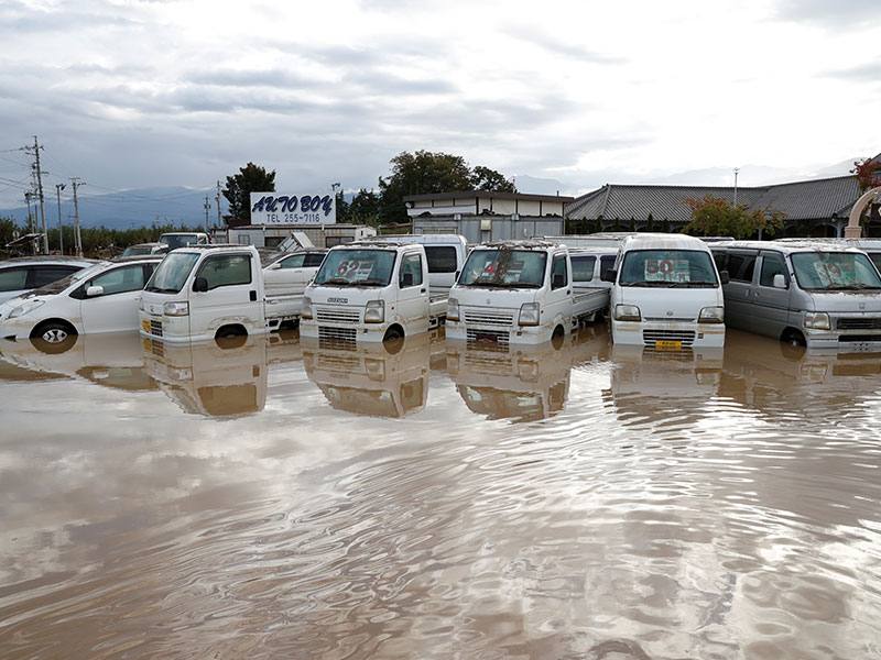台風でクルマが水没したらどうする？ 3つの疑問に答える