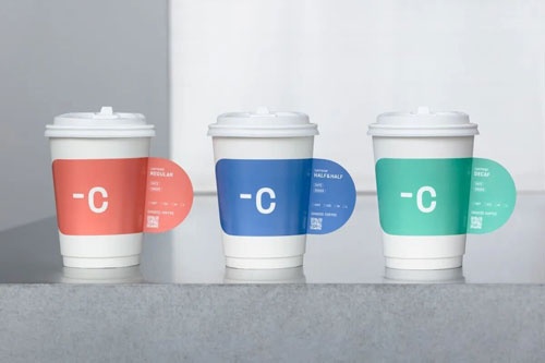 薄い赤（レギュラー）、青（ハーフ＆ハーフ）、青緑（デカフェ）の3種類からカフェイン量を選べる