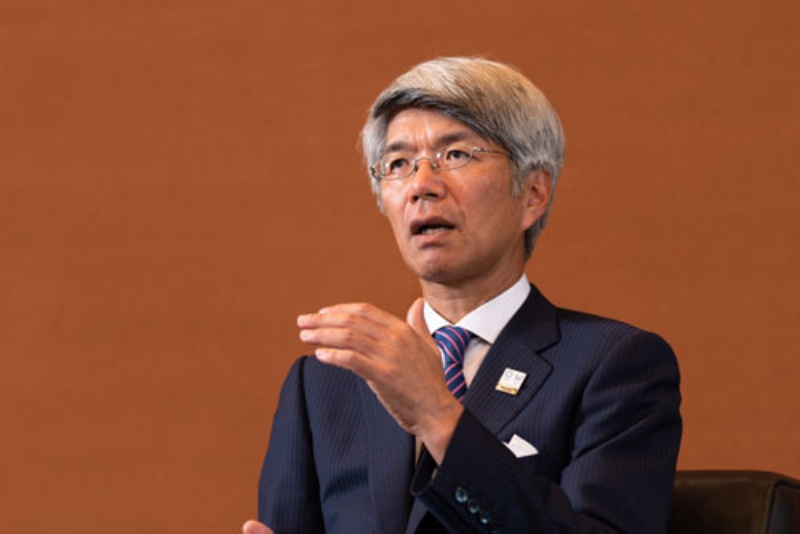 店には来ないでということ みずほ銀 Atm手数料引き上げの意味 日経ビジネス電子版