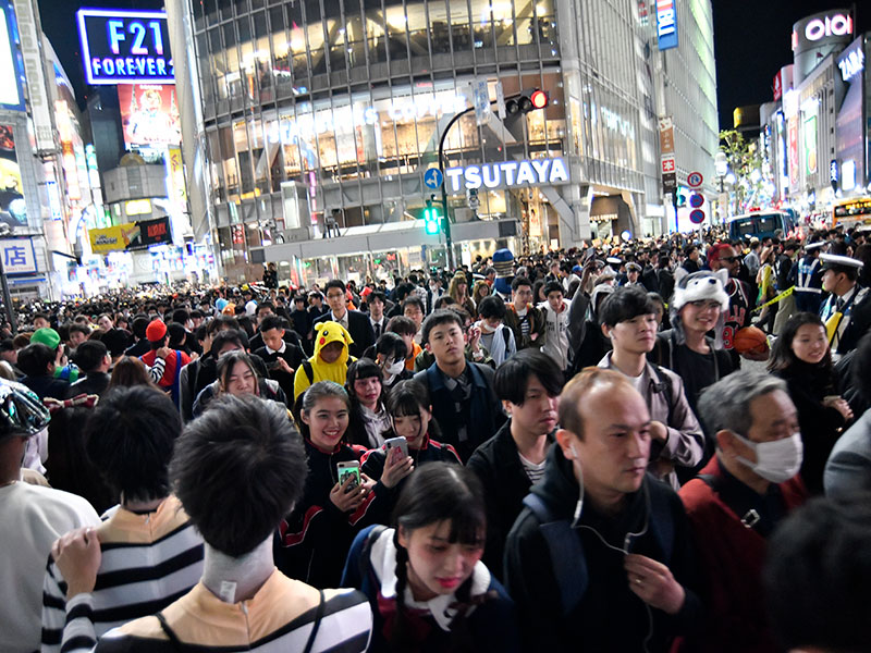 渋谷ハロウィーンで酒販売自粛、小売店の骨折り損？