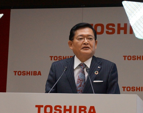 経営計画の進捗を説明する東芝の車谷暢昭会長兼CEO（13日、東京・港）