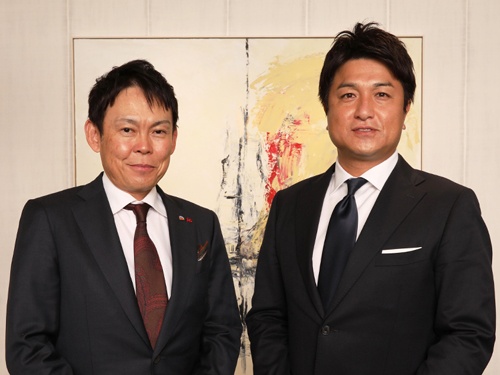 アース製薬の川端克宜社長CEO(左)と読売巨人軍の高橋由伸元監督(写真:都築雅人、以下同)