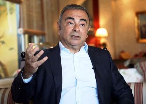 自動車産業では「EVのテスラがますます強力になる」と語るゴーン氏(写真:ロイター/アフロ)