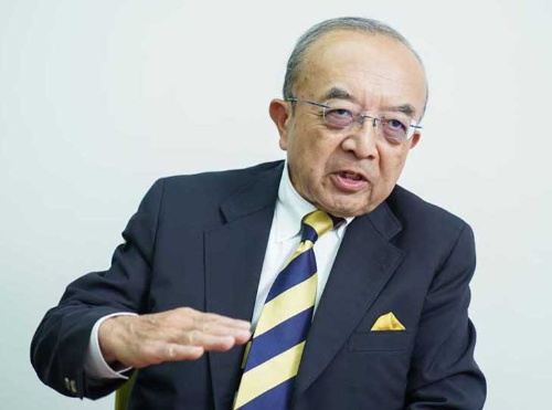株主提案の意義を語るLIXILグループの伊奈啓一郎取締役(写真:吉成 大輔、以下同じ)