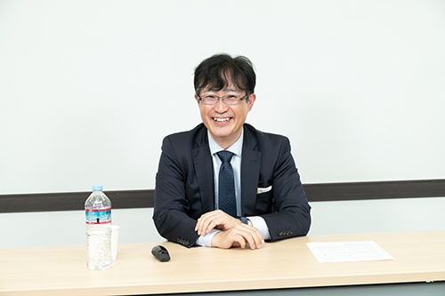 <span class="fontBold">國澤純</span><br>国立研究開発法人医薬基盤・健康・栄養研究所 ワクチン・アジュバント研究センターセンター長<br>ワクチンマテリアルプロジェクト&腸内環境システムプロジェクトプロジェクトリーダー併任。大阪大学薬学部薬学科卒業、同大学院薬学研究科博士課程修了。東京大学医科学研究所客員教授、大阪大学招聘教授、神戸大学客員教授、広島大学客員教授、早稲田大学客員教授などを兼任。感染症やアレルギー炎症性疾患に対する粘膜ワクチンの創出に取り組む。