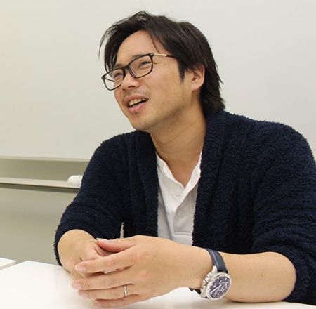 長谷川副社長は独学で制度をつくり、後にコンサルを入れて現在の仕組みにつなげた