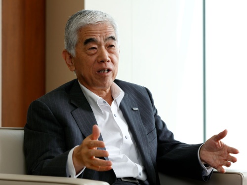 東レの日覚昭広社長は、日米欧の経営モデルを研究している(写真:竹井俊晴)