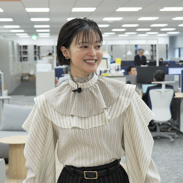 小林涼子が体験する「日経ビジネス電子版リニューアル」