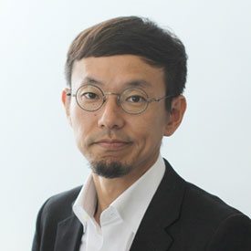 <span class="fontBold">柳澤大輔(やなさわ・だいすけ)</span><br />カヤックCEO<br />1974年、香港生まれ。慶應義塾大学環境情報学部卒業後、会社勤務を経て、98年、学生時代の友人と共に面白法人カヤックを設立。鎌倉に本社を構え、オリジナリティのあるコンテンツをWebサイト、スマートフォンアプリ、ソーシャルゲーム市場に発信する。ユニークな人事制度やワークスタイルも発信。著書に『面白法人カヤック会社案内』『鎌倉資本主義』(ともにプレジデント社)、『アイデアは考えるな』(日経BP)、『リビング・シフト 面白法人カヤックが考える未来』(KADOKAWA)などがある。
