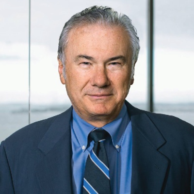 <span class="fontBold">デビッド・ティース(David J.Teece)<br> 米カリフォルニア大学バークレー校経営大学院教授</span><br> 1948年生まれ。75年米ペンシルベニア大学で経済学の博士号を取得(Ph.D.)。米スタンフォード大学、英オックスフォード大学を経て82年から現職。産業組織論、技術変革研究の世界的権威で、200本以上の論文を発表。特に1997年発表の論文で提唱した「ダイナミック・ケイパビリティ」の概念は大きな反響を呼び、今も数多くの研究者が理論化に取り組んでいる。