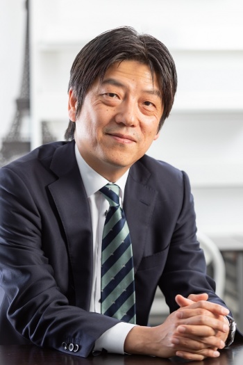 小屋一雄(こや・かずお)ユーダイモニア マネジメント代表取締役。日本エンゲージメント協会代表理事。ギャラップ社の日本における創業メンバーとして参画した後、グローバル企業にてマネジメント職を歴任。2009年に独立。職場の活性化や人づくりのためのコーチング、研修、コンサルティングなどを行う。サンダーバード国際経営大学院経営学修士課程(MBA)修了。京都大学EMBAコース講師も務める。