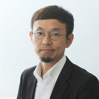<span class="fontBold">柳澤大輔(やなさわ・だいすけ)</span><br />カヤックCEO<br />1974年、香港生まれ。慶應義塾大学環境情報学部卒業後、会社勤務を経て、98年、学生時代の友人と共に面白法人カヤックを設立。鎌倉に本社を構え、オリジナリティのあるコンテンツをWebサイト、スマートフォンアプリ、ソーシャルゲーム市場に発信する。ユニークな人事制度やワークスタイルも発信。著書に『面白法人カヤック会社案内』『鎌倉資本主義』(ともにプレジデント社)、『アイデアは考えるな』(日経BP)、『リビング・シフト 面白法人カヤックが考える未来』(KADOKAWA)、『面白法人カヤック社長日記 2015年-2020年愛蔵版』(Kindle版)などがある