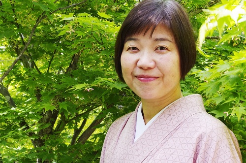 経営エッセイスト。1963年横浜市生まれ。東京大学経済学部卒業後、旧日興証券に就職。ハーバード・ビジネススクールでMBA取得後、旧日本モトローラ、旧日本GM勤務を経て、97年インド紅茶の輸入・ネット通販会社を千葉県で起業。2002年に家族5人で長野県に移住。18年に会社を事業譲渡し、現在は「地方移住×起業×事業承継」についての執筆と講演を行う巴創業塾を主宰。7月、日経BPから<a href="https://www.amazon.co.jp/dp/4296110020" target="_blank">『六方よし経営』</a>を出版。このほか著書に、『衰退産業でも稼げます「代替わりイノベーション」のセオリー』(新潮社)、『コロナ移住のすすめ 2020年代の人生設計』(毎日新聞出版)がある