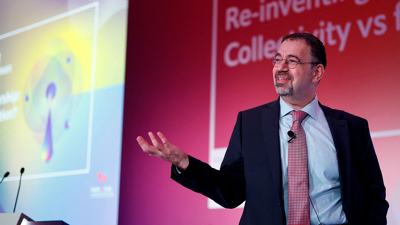 イーロン・マスクら大富豪を英雄視するのは危険 ノーベル賞学者の警告：日経ビジネス電子版