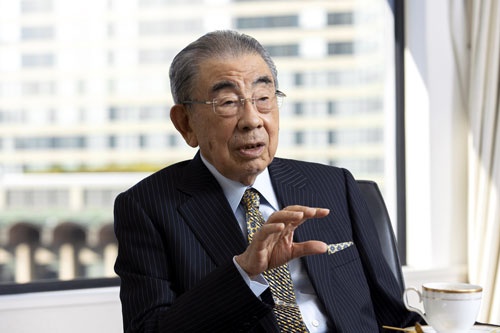 コンビニを日本に定着させた「カリスマ」鈴木敏文氏は2016年、井阪隆一氏の退任を取締役会に諮った結果、自らの退任を決めた（写真：的野 弘路）
