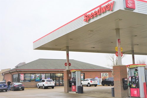 米コンビニ大手「スピードウェイ」の店舗。ガソリンスタンド併設型コンビニで売り上げに占める燃料販売の比率が高い