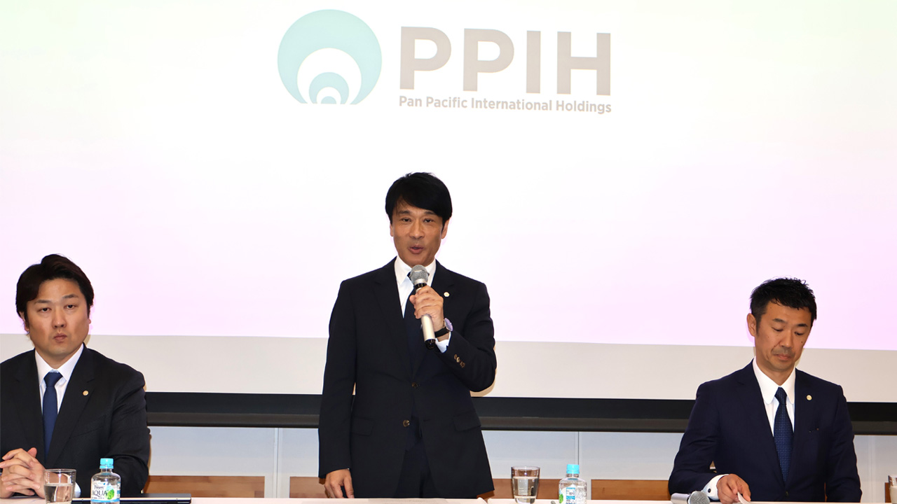 ドンキ」のPPIH、吉田社長が退任へ 頰を伝う涙にあふれる思い：日経
