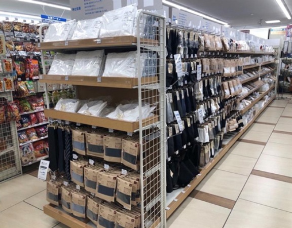 ローソンで 無印良品 商品の7分の1 コロナで日用品需要 日経ビジネス電子版