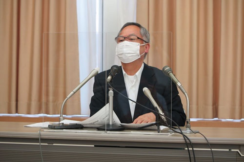 2020年3~5月期決算を発表する松﨑暁社長。米子会社の破産も明らかにした