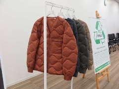 ユニクロ 東レが挑むペットボトル 古着再生服 日経ビジネス電子版