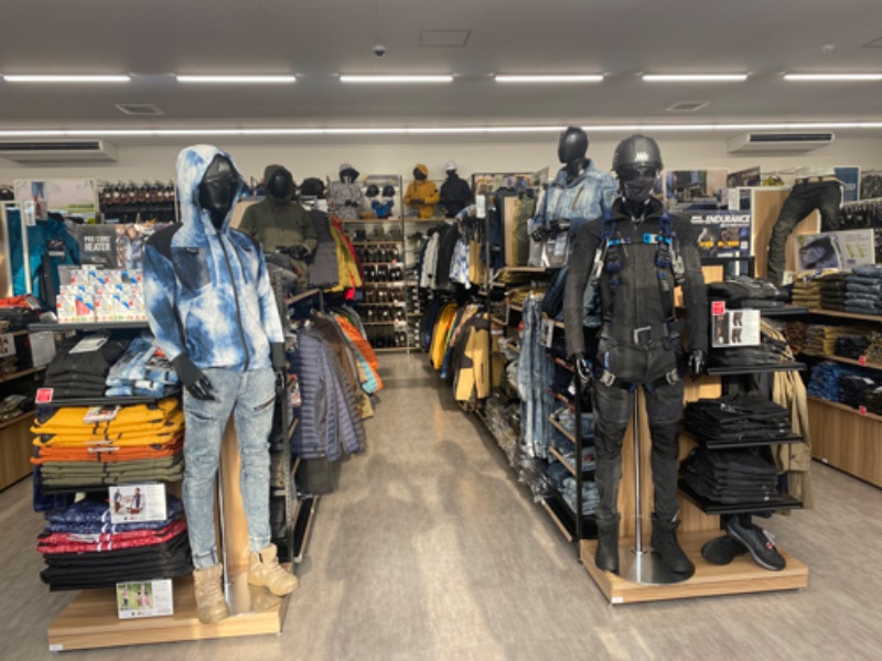 ワークマンが プロ の新業態店 作業服で何が違うのか 日経ビジネス電子版 ワークマンが プロ の新業態店 作業服で何が違うのか 日経ビジネス電子版