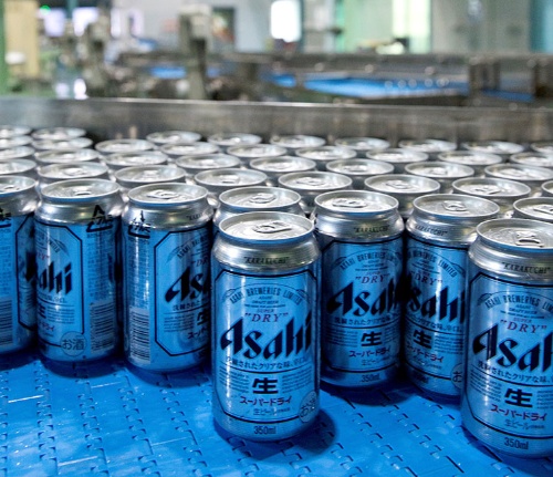 アサヒビールの主力ブランド「スーパードライ」。缶商品は7月の販売数量が前年同月比で100%を超えた(写真:的野弘路)
