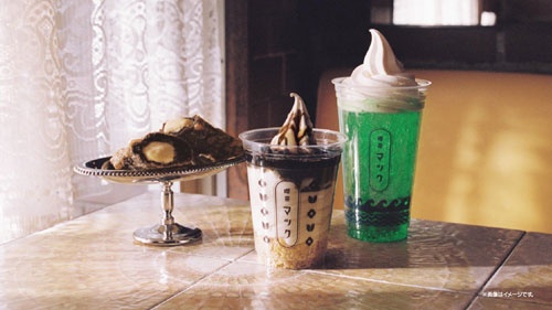 日本マクドナルドが発売した（左から）「喫茶店のプリンパイ」「喫茶店のコーヒーゼリーパフェ」「喫茶店のクリームソーダ（マックフロート メロン）」