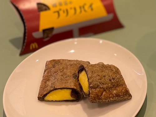 「喫茶店のプリンパイ」はカスタードクリームがたっぷり入っている