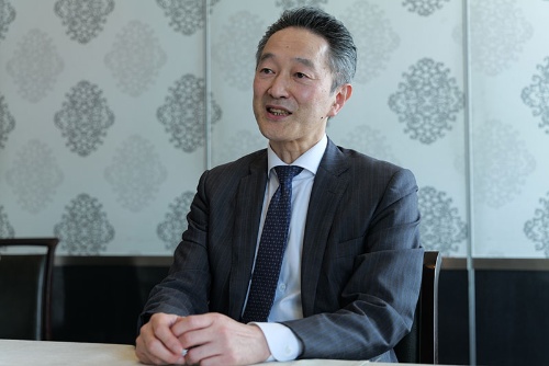 三溝順弘(さみぞ・ゆきひろ)氏銀座クルーズ代表取締役社長。1961年長野県松本市生まれ。成城大学法学部卒。「ジョン万次郎」などを展開していた居酒屋チェーン・栄太郎(2003年に大庄と合併)の常務などを経て、95年より銀座クルーズ代表取締役社長。