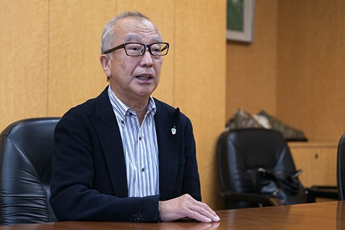 吉田精孝(よしだ・きよたか)氏1951年生まれ。日本大学商学部卒業後、家業の伊勢屋入社。3代目社長となり、現在は同社会長。2002年4月東京小売酒販組合・東京味噌醤油商業協同組合理事、20年5月東京酒販協同組合連合会理事長。20年6月から現職。