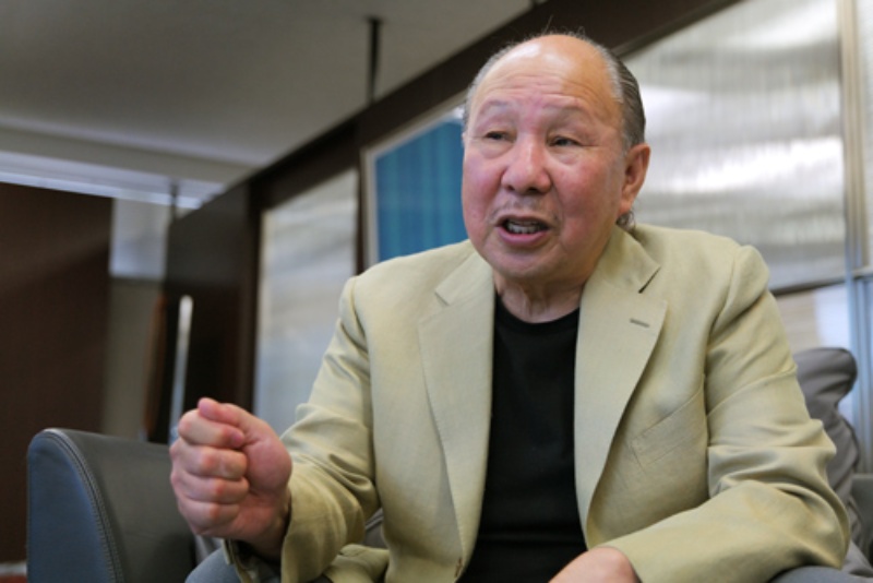 紅虎餃子房の際コーポ社長 無法者の飲食店が業界の首を絞めている 日経ビジネス電子版 紅虎餃子房の際コーポ社長 無法者の飲食店が業界の首を絞めている 日経ビジネス電子版