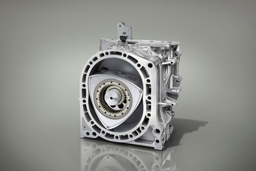 マツダが約11年ぶりに自動車に搭載するロータリーエンジン。一般的なレシプロエンジンとは構造が全く異なる