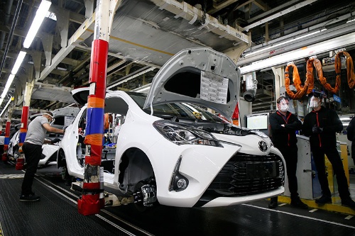 トヨタ自動車では半導体不足による生産への影響が相対的に小さかった(写真:AP/アフロ)