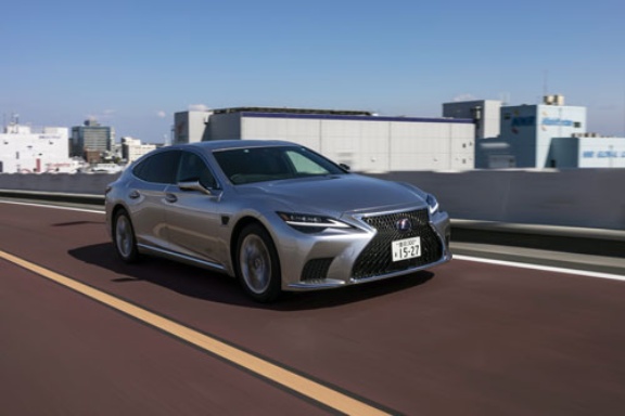 トヨタ初の 手放し運転 レクサスlsに乗ってみた 日経ビジネス電子版 トヨタ初の 手放し運転 レクサスlsに乗ってみた 日経ビジネス電子版