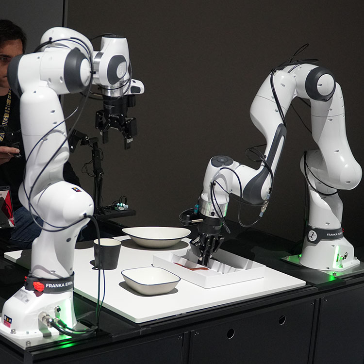 トヨタが3期連続の営業減益予想　株価も低迷、ロボット・AI銘柄への変革カギ
